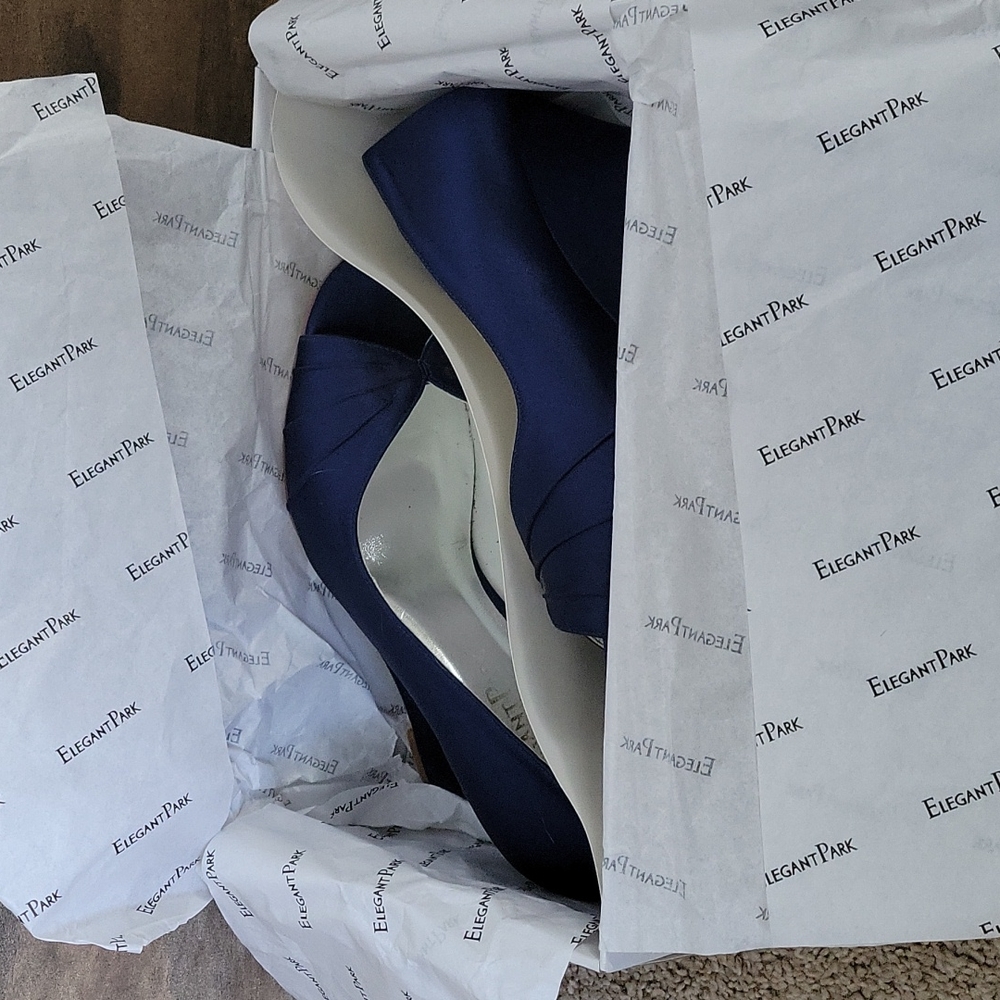 Elegant Park Navy blue Satin Wedges - Size 8